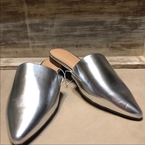 Snazzy Women’s Silver Junebug Mules, NWT’s - Picture 2 of 5